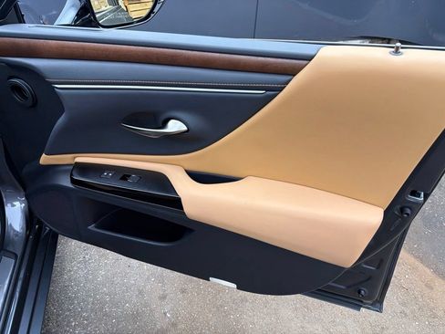 Used 2025 Lexus ES 350 w/ Premium Package FWD image 25