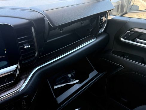 Used 2024 Chevrolet Silverado 2500 LT w/ Convenience Package AWD/4WD image 27