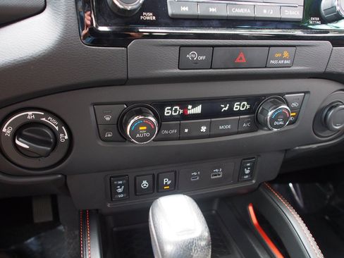 Used 2023 Nissan Frontier PRO-4X w/ Pro-4X Premium Package AWD/4WD image 26