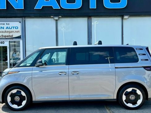 Used 2025 Volkswagen ID. Buzz Pro S RWD image 28