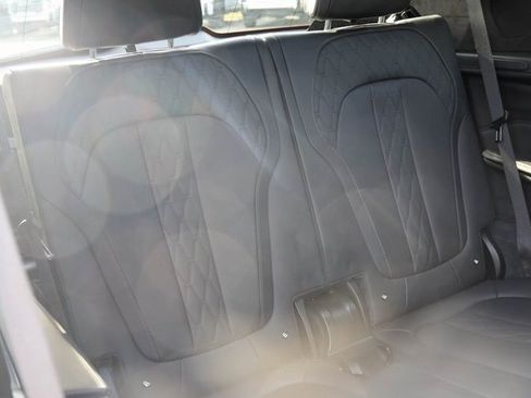 Used 2021 BMW X7 M50i w/ Dynamic Handling Package image 26