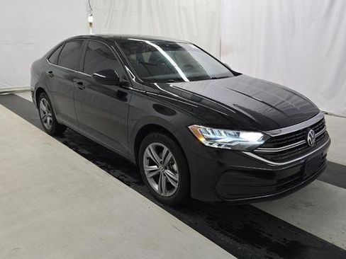 Used 2024 Volkswagen Jetta SE image 2