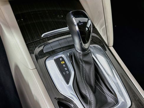 Used 2018 Buick Regal Essence FWD image 23