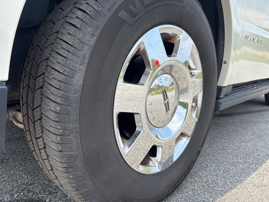 Used 2006 Lincoln Navigator 2WD image 9
