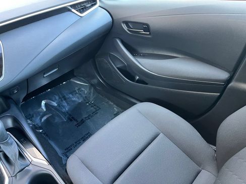 Used 2025 Toyota Corolla LE FWD image 39
