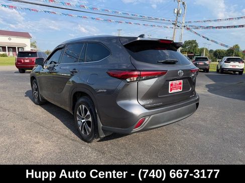 Used 2020 Toyota Highlander XLE AWD/4WD image 6