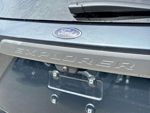 Used 2024 Ford Explorer XLT w/ Equipment Group 202A AWD/4WD image 12