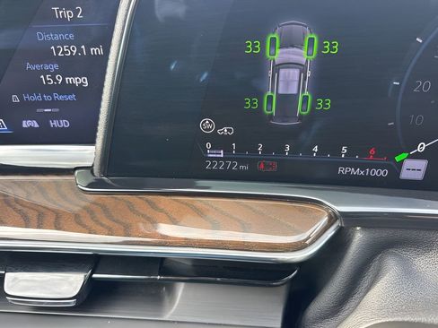 Used 2024 Cadillac Escalade ESV Premium Luxury Platinum image 28