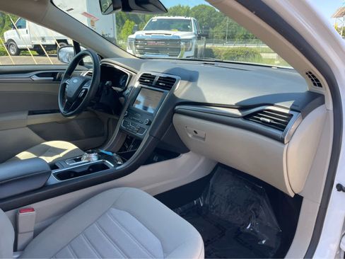 Used 2020 Ford Fusion SE AWD/4WD image 26