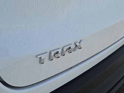 Used 2025 Chevrolet Trax LS FWD image 5