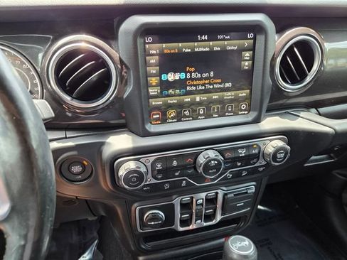 Used 2019 Jeep Wrangler Unlimited Sahara AWD/4WD image 22