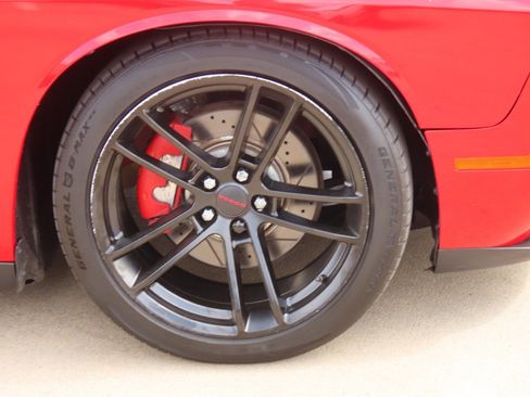 Used 2015 Dodge Challenger R/T Plus image 9