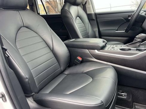 Used 2023 Toyota Highlander XLE image 31