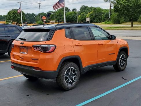 New 2026 Jeep Compass Trailhawk w/ Sun, Sound & Navigation Group AWD/4WD image 3