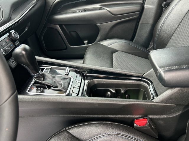 Used 2025 Jeep Compass Latitude w/ Convenience Group AWD/4WD image 33