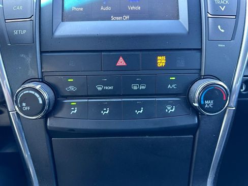 Used 2017 Toyota Camry SE image 16