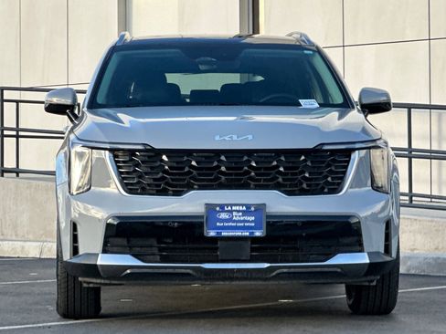 Used 2024 Kia Sorento S w/ Panoramic Sunroof Package image 8