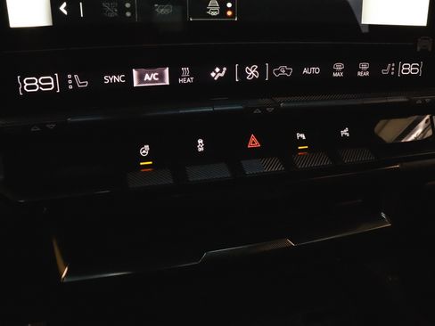 Used 2024 GMC Hummer EV 3X image 42