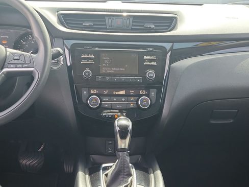 Used 2018 Nissan Rogue Sport SV FWD image 18