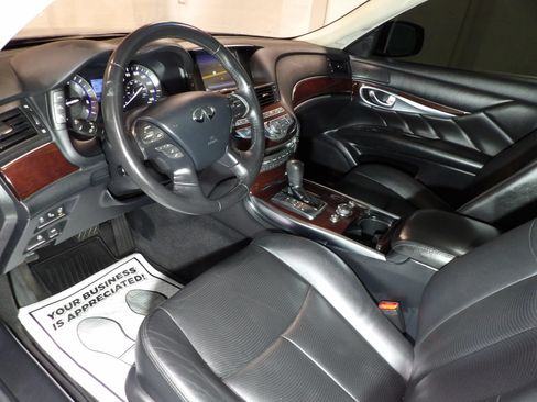 Used 2016 INFINITI Q70 L 3.7 w/ Technology Package AWD/4WD image 12