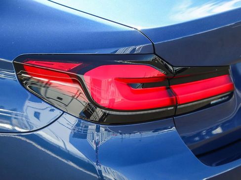 Used 2022 BMW 530i w/ Premium Package image 8