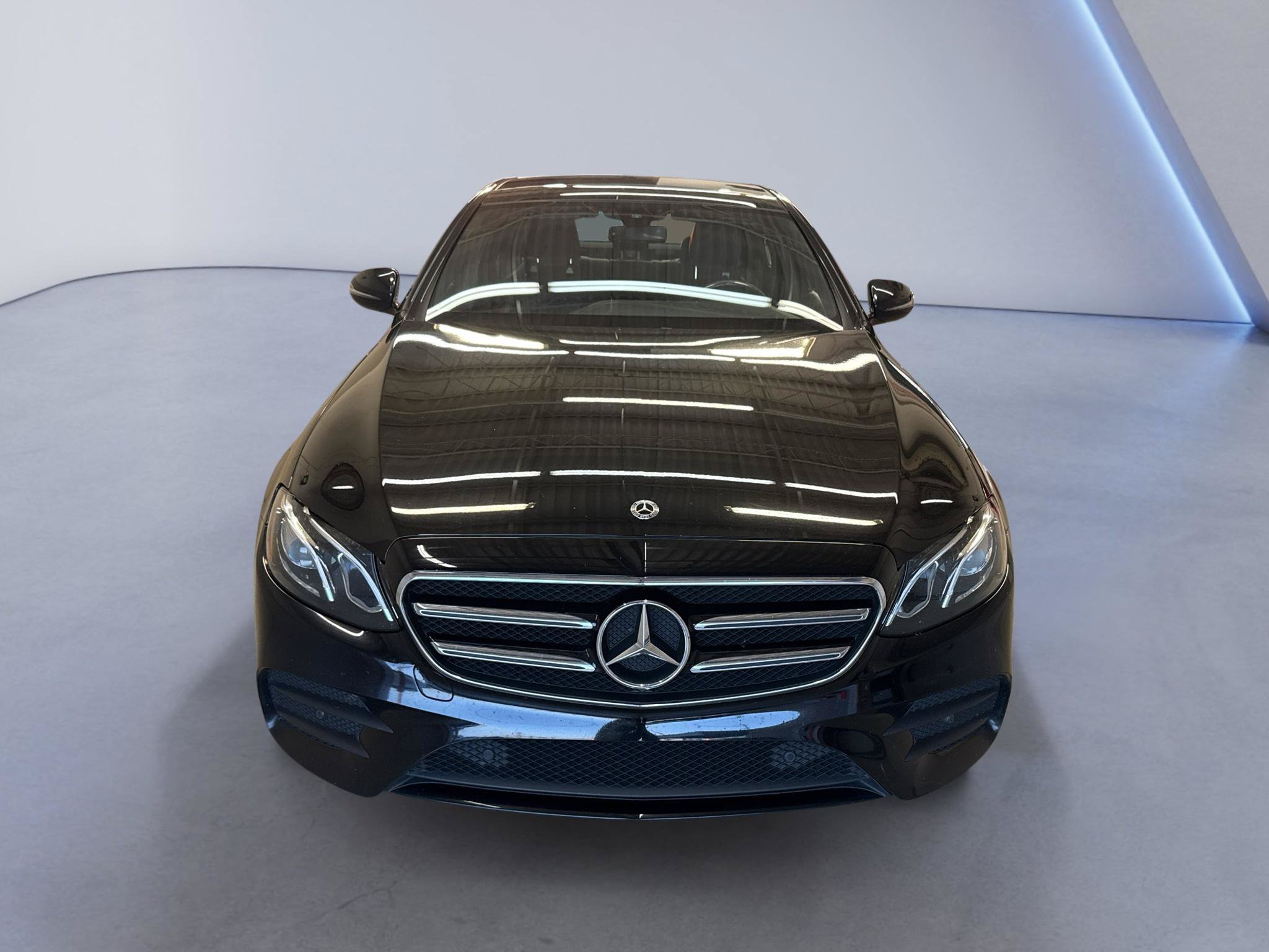 Used 2018 Mercedes-Benz E 300 4MATIC image 2