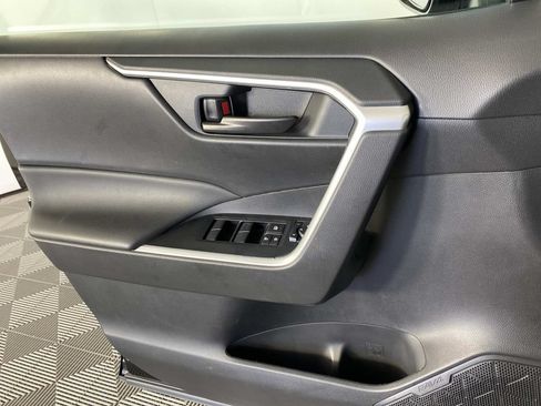 Used 2025 Toyota RAV4 LE AWD/4WD image 24