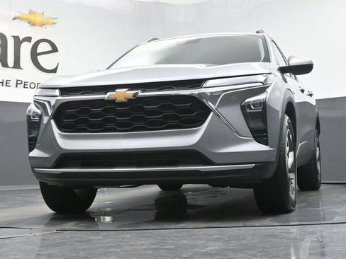 Used 2025 Chevrolet Trax LT w/ Driver Confidence Package FWD image 58