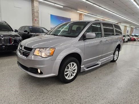 Used 2018 Dodge Grand Caravan SXT image 1