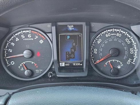 Used 2022 Toyota Tacoma SR image 10