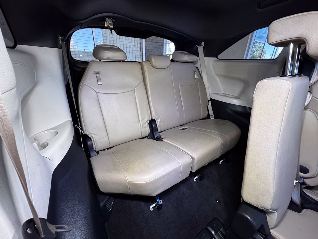 Certified 2024 Toyota Sienna XLE FWD image 50