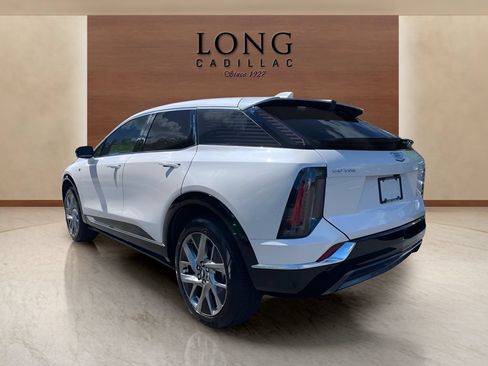 Used 2025 Cadillac Optiq Luxury 2 w/ LPO, Floor Liner Package AWD/4WD image 3