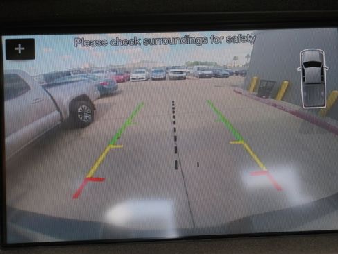 Used 2017 Ford F250 Lariat w/ Chrome Package image 23