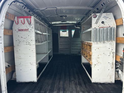 Used 2018 Chevrolet Express 2500 w/ Driver Convenience Package image 14