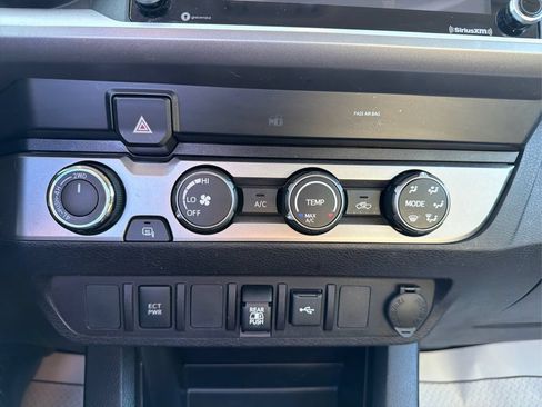 Used 2020 Toyota Tacoma SR5 AWD/4WD image 26