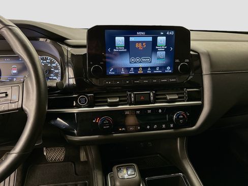 Used 2023 Nissan Pathfinder SL AWD/4WD image 26