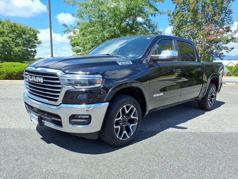 Used 2025 RAM 1500 Laramie AWD/4WD image 16