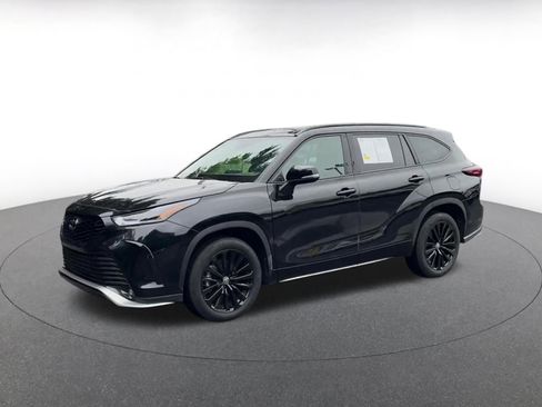 Used 2025 Toyota Highlander XSE AWD/4WD image 8