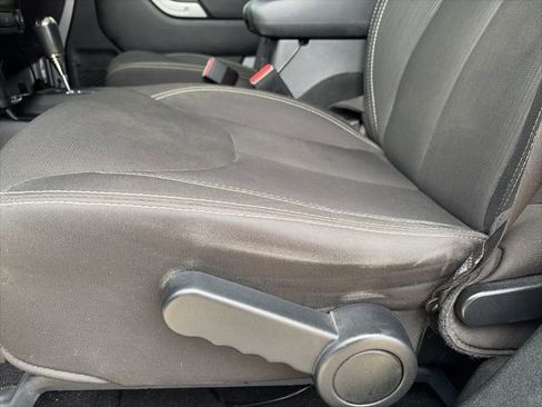 Used 2018 Jeep Wrangler Unlimited Sahara w/ Connectivity Group image 10