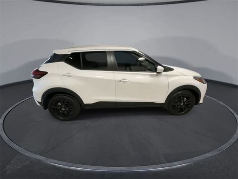 Used 2023 Nissan Kicks SV image 9