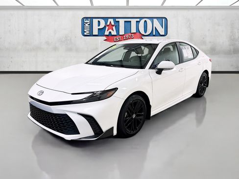 Used 2026 Toyota Camry SE FWD image 3