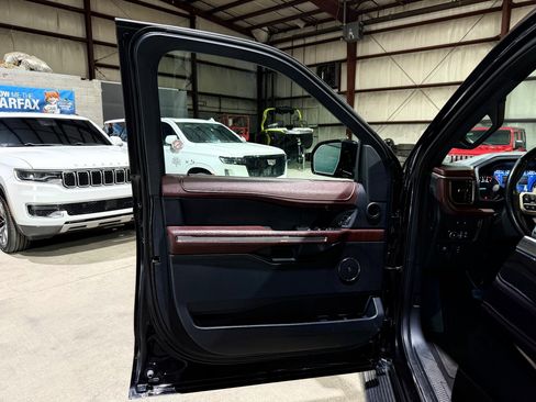 Used 2024 Ford Expedition Max Limited RWD image 11