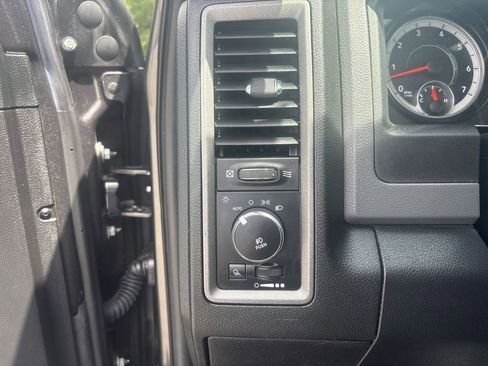 Used 2016 RAM 1500 Express AWD/4WD image 16