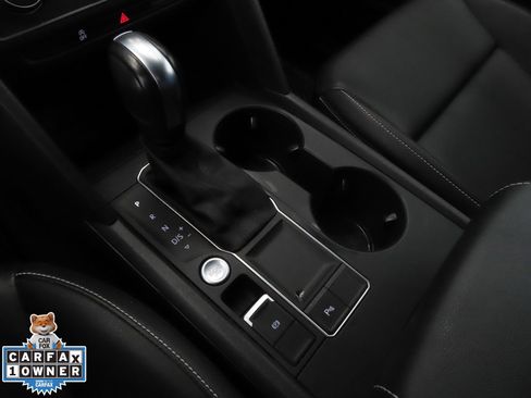 Used 2020 Volkswagen Atlas Cross Sport SE w/ Towing Package image 18