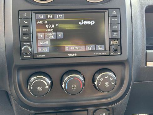Used 2016 Jeep Patriot 75th Anniversary w/ Power Value Group AWD/4WD image 18