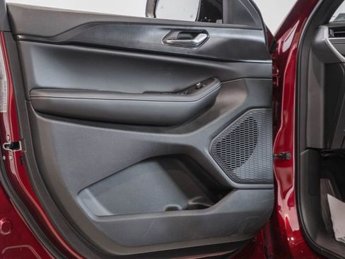 New 2025 Jeep Grand Cherokee Altitude image 35