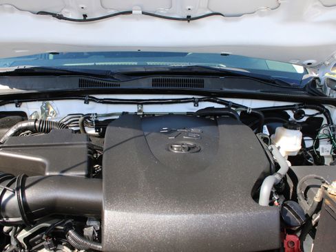 Used 2019 Toyota Tacoma SR5 image 18