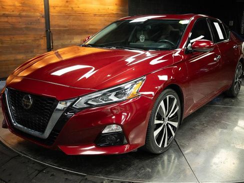 Used 2019 Nissan Altima 2.5 Platinum image 2