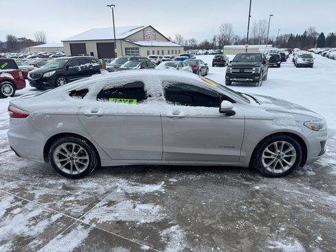 Used 2019 Ford Fusion SE image 4