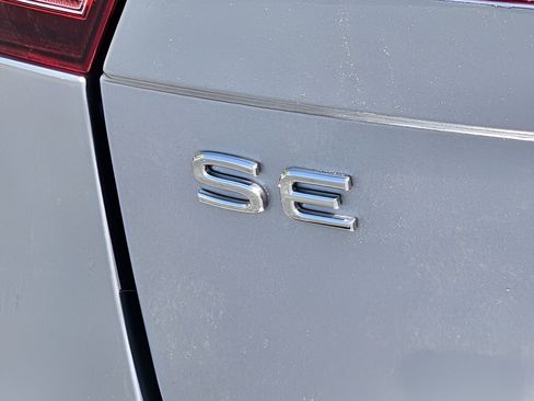 Certified 2023 Volkswagen Tiguan SE R-Line FWD image 33
